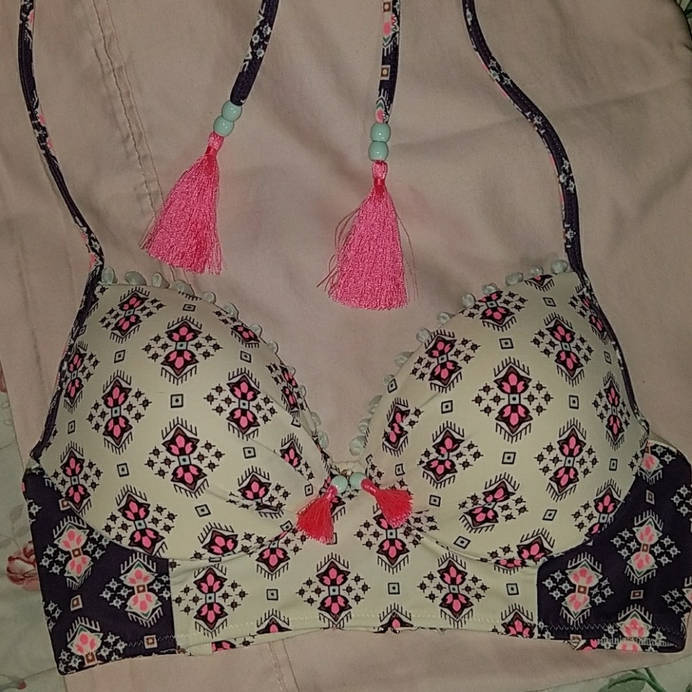 Victoria Secret - Picture 2 of 4